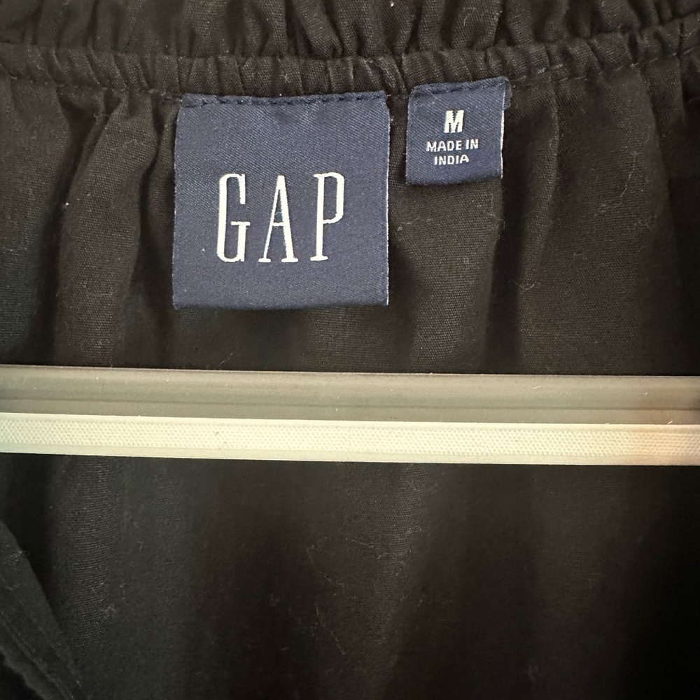 GAP Black Ruffle V-Neck Casual Dress - Picture 2 of 8